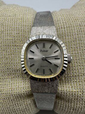 VTG.  Pulsar Womens Watch Silver Tone Fluted Bezel Safety Chain New Battery 6"